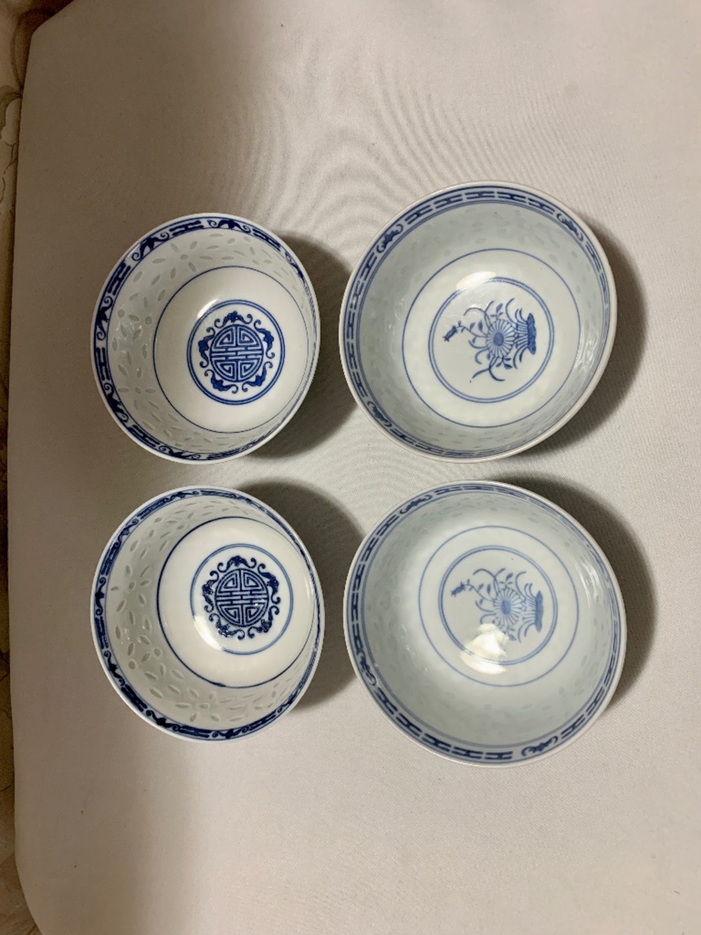 Four (4) Traditional White Blue Rice Eye Chinese Rice Bowls 2 Patterns & Spoons